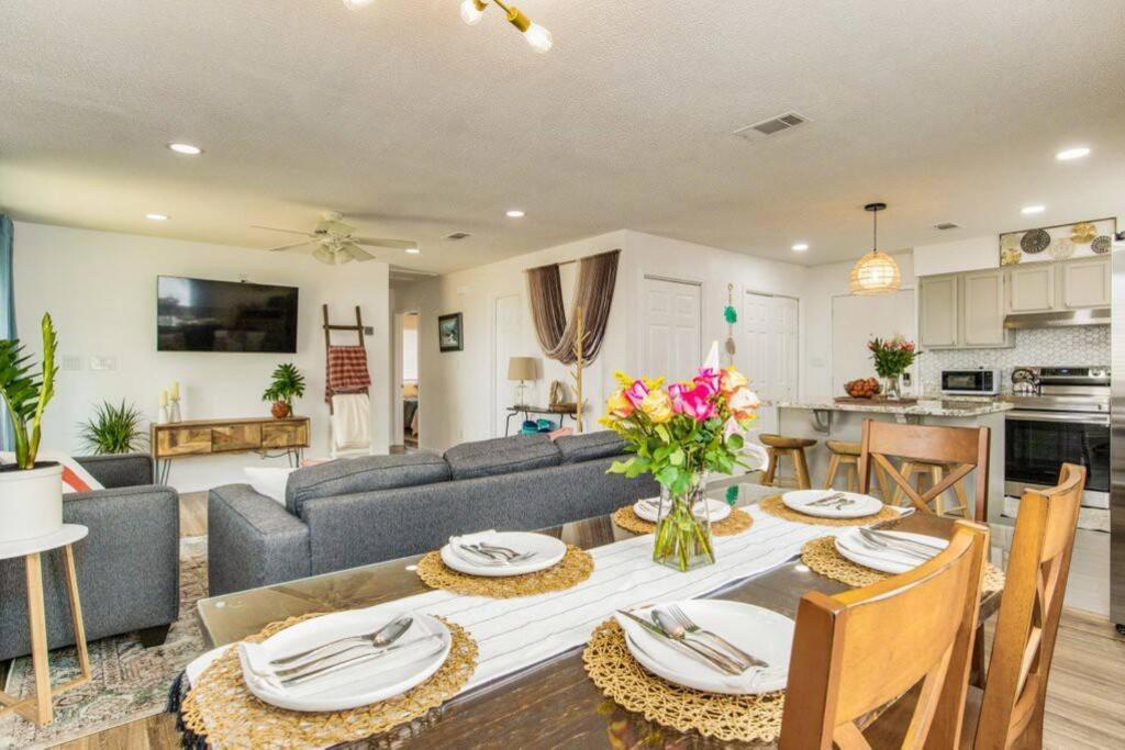 Woodsy Retreat, Steps To Bay - Hot Tub! Βίλα Gulf Breeze Εξωτερικό φωτογραφία