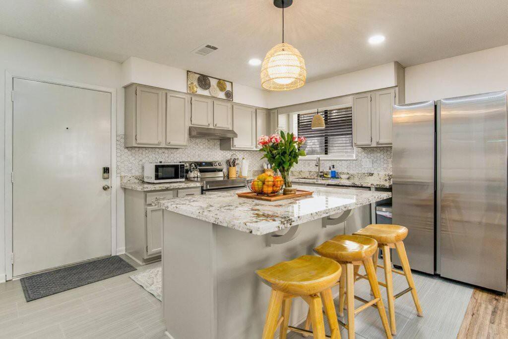 Woodsy Retreat, Steps To Bay - Hot Tub! Βίλα Gulf Breeze Εξωτερικό φωτογραφία
