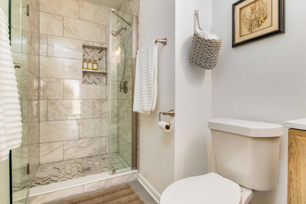 Woodsy Retreat, Steps To Bay - Hot Tub! Βίλα Gulf Breeze Εξωτερικό φωτογραφία