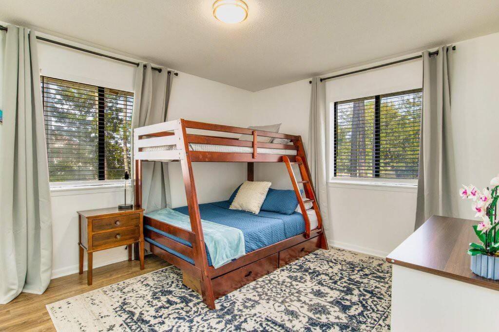 Woodsy Retreat, Steps To Bay - Hot Tub! Βίλα Gulf Breeze Εξωτερικό φωτογραφία