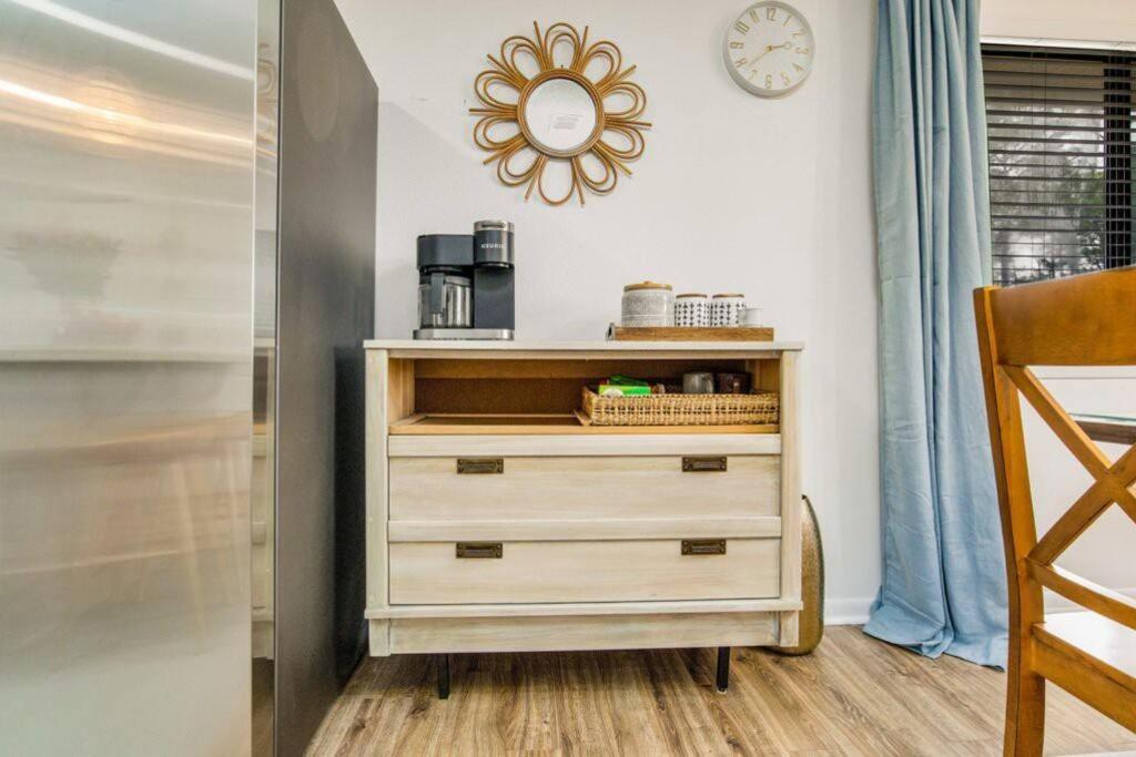 Woodsy Retreat, Steps To Bay - Hot Tub! Βίλα Gulf Breeze Εξωτερικό φωτογραφία
