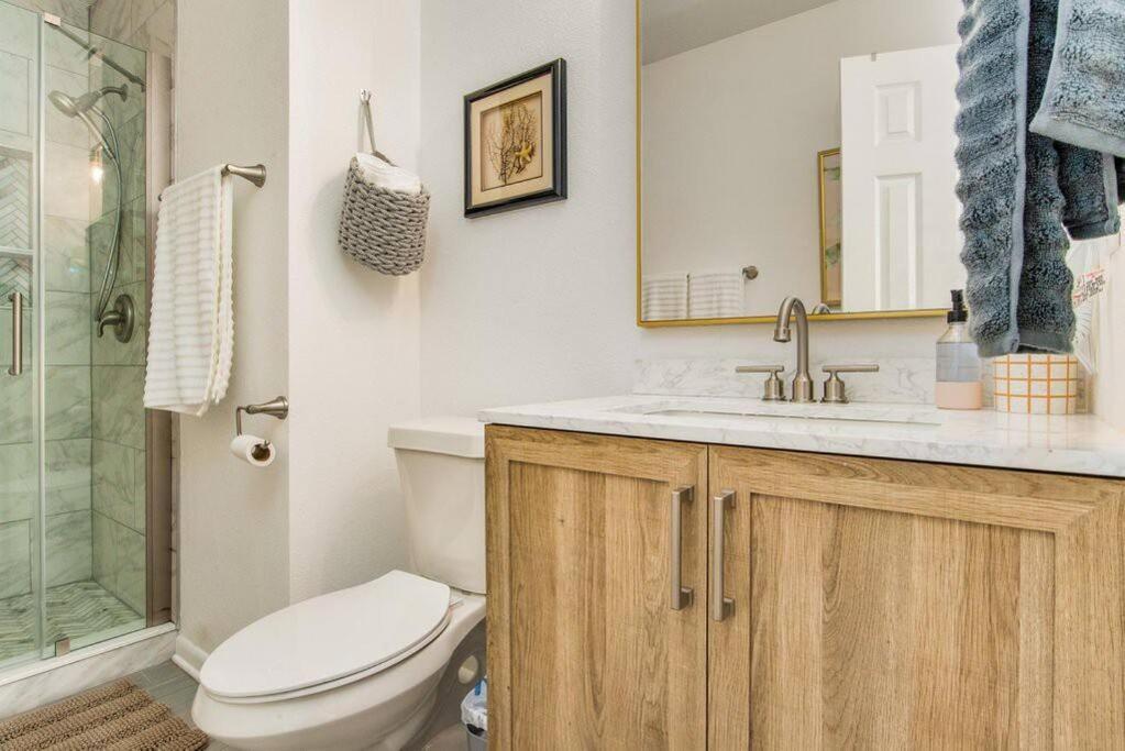 Woodsy Retreat, Steps To Bay - Hot Tub! Βίλα Gulf Breeze Εξωτερικό φωτογραφία