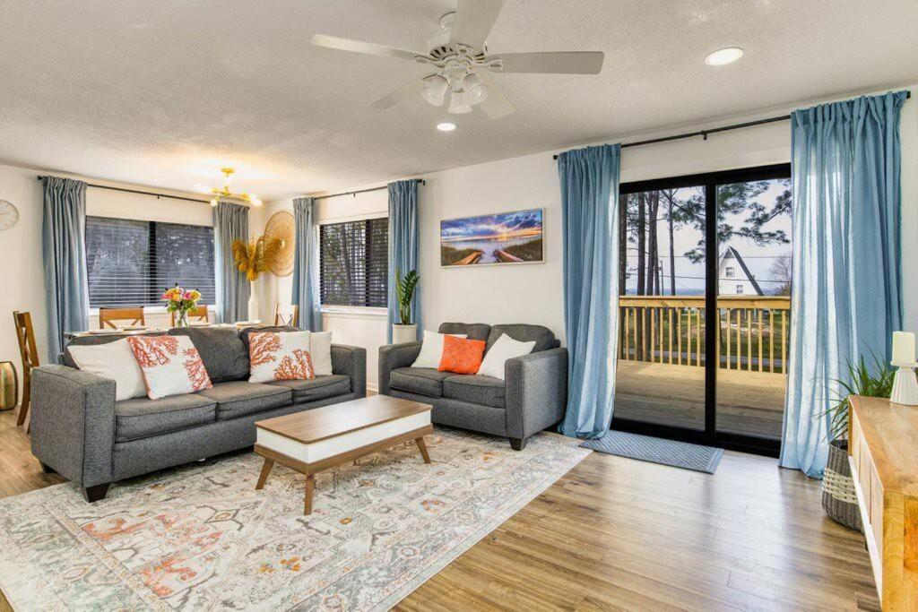 Woodsy Retreat, Steps To Bay - Hot Tub! Βίλα Gulf Breeze Εξωτερικό φωτογραφία